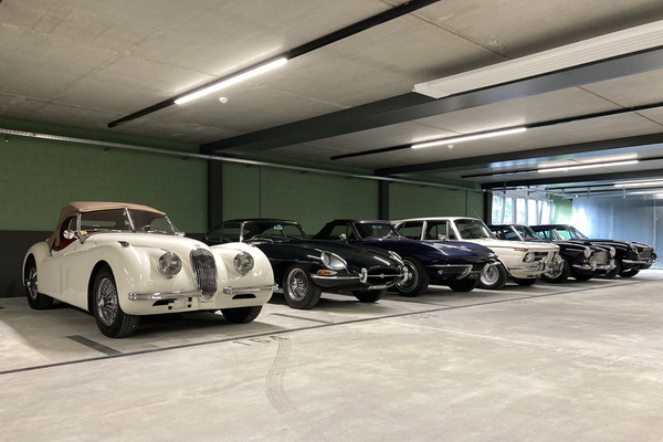 Bild Im Autohotel hat es Platz für 160 Automobile - Kompetenzzentrum Fahreinheit in Grüningen