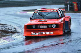 Im BMW 320 Turbo testete man 1979 den späteren F1-Motor, der Wagen von Markus Höttinger wurde von hochrangigen BMW-Technikern betreut