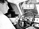 Im Bosch Diagnosezentrum wird der Motor des Simca 1100 (1969) überprüft: Neben Leistung und Geschwindigkeit kann man auch den Verbrauch feststellen.