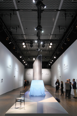 Im Eingangsbereich wurde zum Ausstellungsbeginn das Modell von Gio Pontis Konzeptfahrzeug aus dem Jahr 1953 enthüllt - Grand Basel 2018