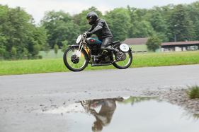 Im Feld der Motorräder - Condor A50 von 1930 - am GP Brugger Schachen 2015