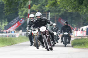 Im Feld der Motorräder - Condor D50 von 1931 - am GP Brugger Schachen 2015