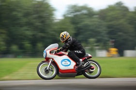 Im Feld der Motorräder - Honda CB 400 CR von 1979 - am GP Brugger Schachen 2015