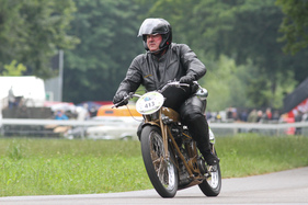 Im Feld der Motorräder - Motosacoche D35 B von 1931 - am GP Brugger Schachen 2015