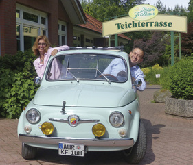 Im Fiat 500 vor Köhlers Forsthaus