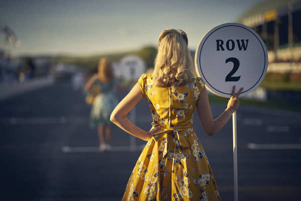 Im Gegensatz zur Formel 1 verzichtet das Revival nicht auf die Grid Girls -Goodwood Revival 2018