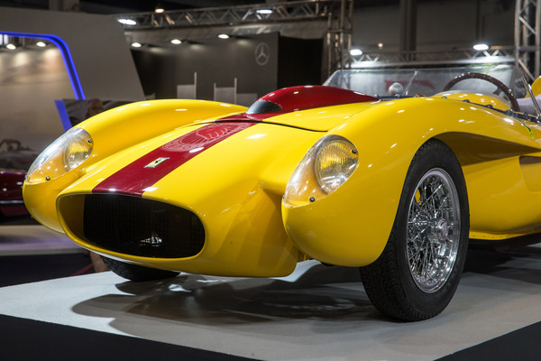 Im Massstab auf 75 Prozent verkleinerter Ferrari Testarossa bei Borrani - Auto e Moto d'Epoca 2022