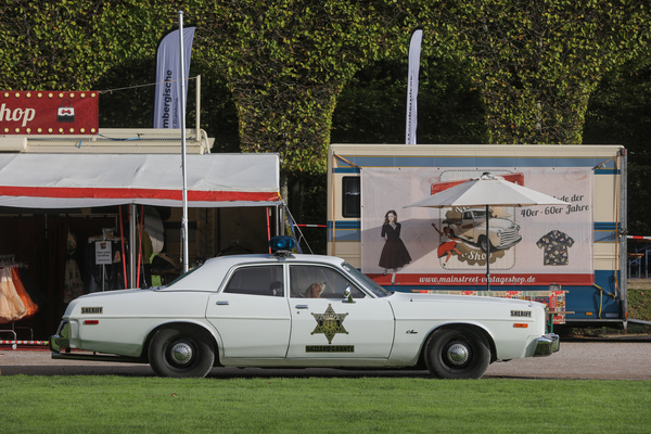 Im Notfall ist die Polzei beim USCCC nicht weit, der Hund hält gerade Wache - 21. Classic-Gala Schwetzingen 2025