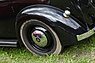 Im Raddeckel des Rover P2 spiegelt sich ein MG B - 35. British Car Meeting auf dem Flugplatz Mollis (© Bruno von Rotz, 2014) Im Raddeckel des Rover P2 spiegelt sich ein MG B - 35. British Car Meeting auf dem Flugplatz Mollis (© Bruno von Rotz, 2014)