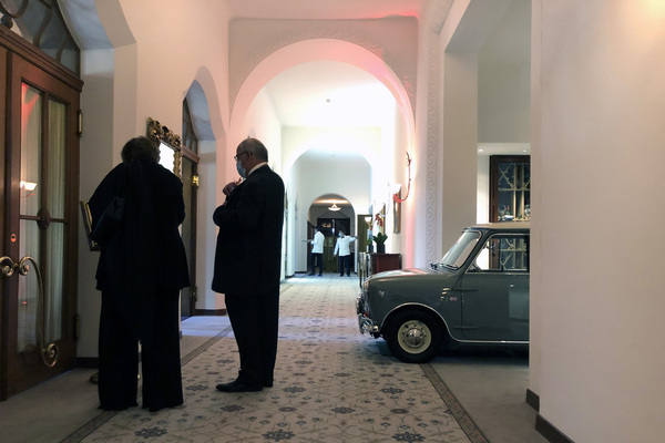 Bild Im Rahmen des "Italian Job"-Themas stand dann für das Gala-Dinner auch ein Mini in der Hotelhalle - 27. BCCM St. Moritz 2021