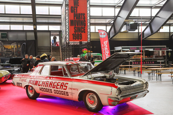 Im Rennlook auftretender Dodge von 1964 - Swiss Classic World Luzern 2024