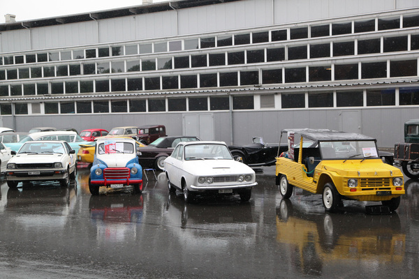 Im Samstag-Regen war es nicht so einfach, ein Auto zu verkaufen - Swiss Classic World Luzern 2019