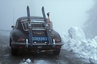 Im September 1995 behinderte sogar reichlich Schnee die Stoderzinken-Bergprüfung. Einzig dieser Porsche 356 1600 trug dazu die richtige Ausrüstung