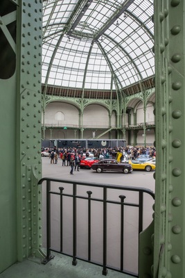 Im Vordergrund ein Lancia Aurelia B20 - Bonhams Paris 2016