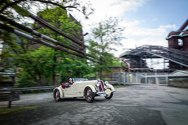 Bild: Im Vorkriegs-Roadster an der ADAC Deutschland Klassik 2013