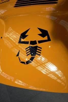 Im Zeichen des Skorpions: Carlo Abarth wählte sein Sternzeichen als Markenlogo – Ausstellung "75 Jahre Abarth" in der Autoworld Brüssel