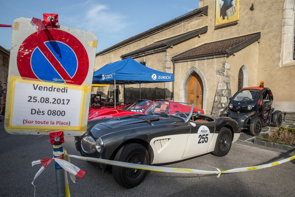 Im ganzen Dorf Ollon herrschte ein Parkverbot für alle, die nicht mit einem klassischen Fahrzeug vor Ort waren.