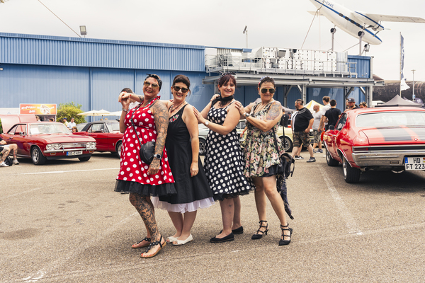 In a matching outfit at the US car meeting at the Technik Museum Sinsheim 2024
