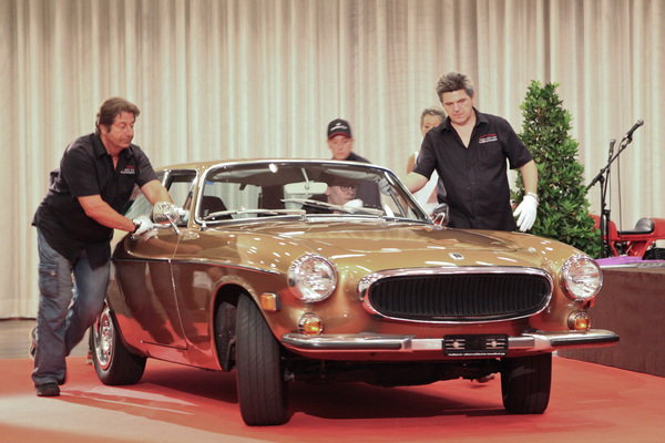 Ever popular Snow White's coffin Volvo P 1800 ES from 1973 - highest bid CHF 31,000 - submitted in writing - Auction of the Oldtimer Gallery at the Dolder Grand Hotel 2017