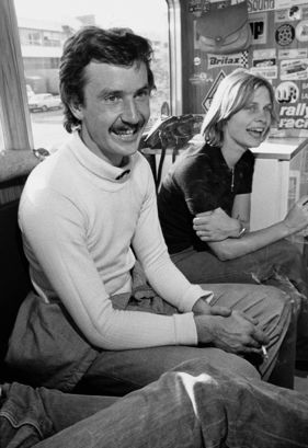 Immer fröhlich - Hans-Georg Bürger und seine Frau Anni im Herbst 1978 nach gelungenem Debüt im BMW 320 Immer fröhlich - Hans-Georg Bürger und seine Frau Anni im Herbst 1978 nach gelungenem Debüt im BMW 320