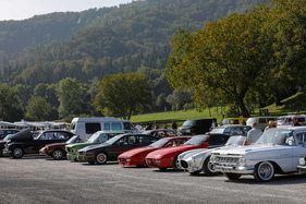Immer im Doppelpack: Amerikaner mit V8, rote Klappscheinwerfer-Coupés und europäische Kompaktsportler – Albisgütli Classic Cars & Bikes Oktober 2023 Immer im Doppelpack: Amerikaner mit V8, rote Klappscheinwerfer-Coupés und europäische Kompaktsportler – Albisgütli Classic Cars & Bikes Oktober 2023