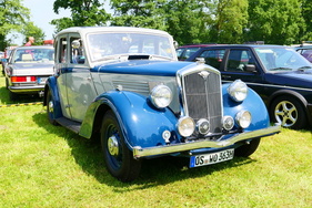 Immer mehr Exoten in Bockhorn: Wunderschöner Wolseley 14-56 aus dem Baujahr 1936. – Bockhorner Oldtimermarkt 2025