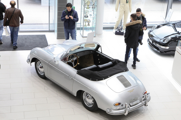Bild Immer wieder bewundert, der Ur-Porsche 356 - Porsche Classic Zentrum Schlieren/Zürich