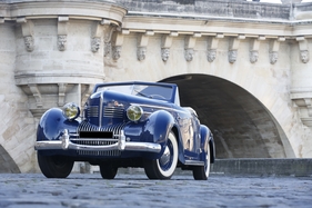 Bild Imperial Chrysler C 23 Roadster par Marcel Pourtout (1939) - als Lot 158 im zweiten Teil der Fahrzeugauktion von Artcurial an der Rétromobile am 6. Februar 2015