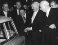 Impressionen (1957) - Internationale Automobilausstellung (IAA) in Frankfurt 1957 - Impressionen von der Frankfurter Auto Show im Jahr 1957 mit Theodor Heuss und Ludwig Erhard