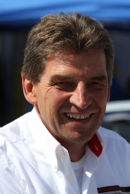 Impressionen Arosa ClassicCar 2012 - Roland Asch freute sich am schönen Wetter am Sonntag