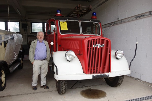 Impressionen - Beginn einer instruktiven Führung mit Josef Degener - Im Degener-Opel-Museum 2022
