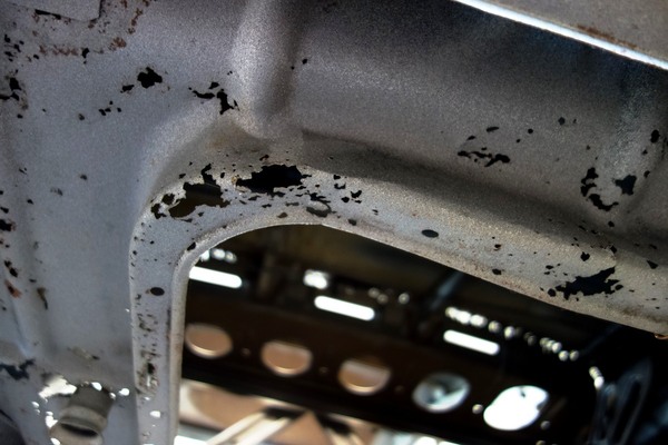 Bild Impressionen - Der Unterboden von diesem Opel ist hinüber - Im Degener-Oldtimer-Museum 2022