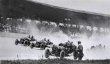 Impressionen Indy 500 - 40 Wagen starten 1911 auf einer sehr staubigen Piste