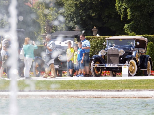 Impressionen - Retro Classic meets Barock - Vorkriegs-Ford-Modelle im Park