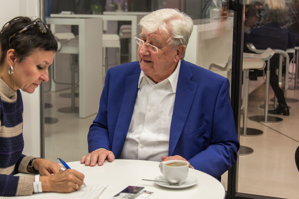 Impressionen der Porsche Soundnacht 2016 - Hans Herrmann im Interview