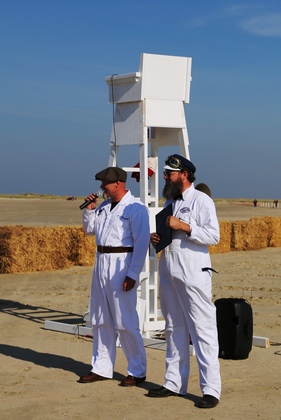 Impressionen des Römö Motorfestival 2016 - Thomas Bredahk u. Sprecher vor dem Turm