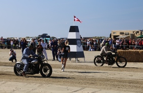 Impressionen des Römö Motorfestival 2016 - Zwei Motorräder beim Start