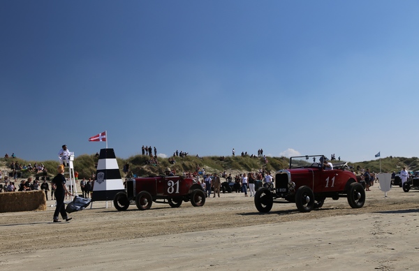 Impressionen des Römö Motorfestival 2016 - Zwei Wagen beim Start