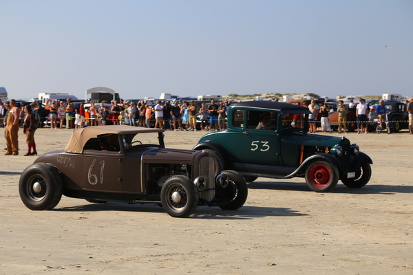 Bild: Impressionen des Römö Motorfestival 2016 - Zwei Wagen vor dem Start