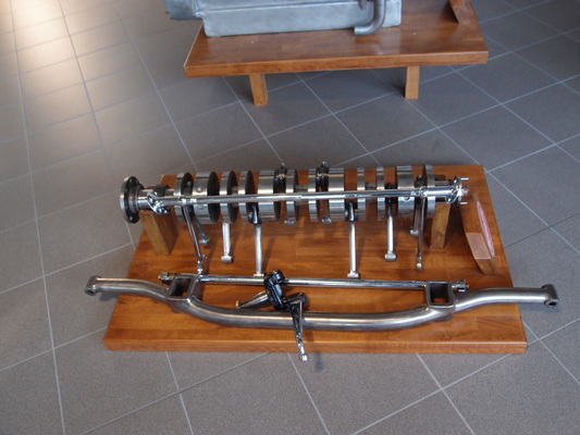 Impressionen und Details (Kurbelwelle Bugatti T59 und Bugatti Vorderachse)