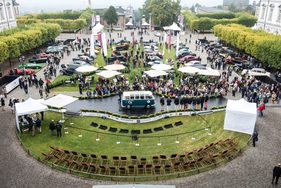 Impressionen vom Concours d'Elégance Schloss Bensberg Classics 2013 - Blick auf den Concours d'Elegeance im Schlosshof Impressionen vom Concours d'Elégance Schloss Bensberg Classics 2013 - Blick auf den Concours d'Elegeance im Schlosshof