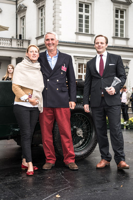 Impressionen vom Concours d'Elégance Schloss Bensberg Classics 2013 - Glückliche Sieger sind Andrew Day und seine Frau