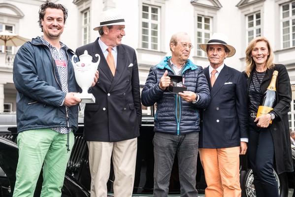 Impressionen vom Concours d'Elégance Schloss Bensberg Classics 2013 - Strahlender Sieger Piet Janssen aus den Niederlanden