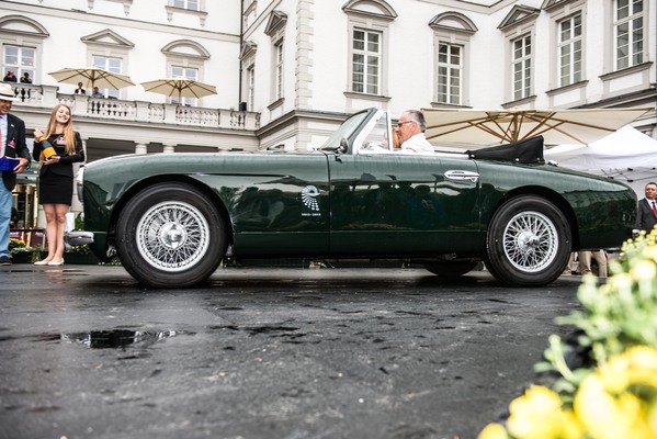 Impressionen vom Concours d'Elégance Schloss Bensberg Classics 2013 - Ulrich Bez fährt im Aston Martin DB 2/4 vor, um den Preis in der Kategorie "The David Brown Years - 100 Years of Aston Martin" entgegen zu nehmen