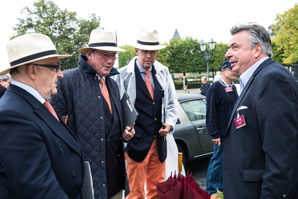Impressionen vom Concours d'Elégance Schloss Bensberg Classics 2013 - die Jury berät sich