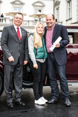 Impressionen vom Concours d'Elégance Schloss Bensberg Classics 2013 - so sehen strahlende Sieger ais Andreas Pohl mit Tochter