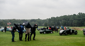 Impressionen vom Concours d'Elegance Zoute Grand Prix 2013 - Verregnete Teilnehmer im Concours d'Elégance