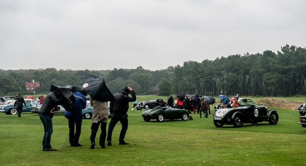Impressionen vom Concours d'Elegance Zoute Grand Prix 2013 - Verregnete Teilnehmer im Concours d'Elégance