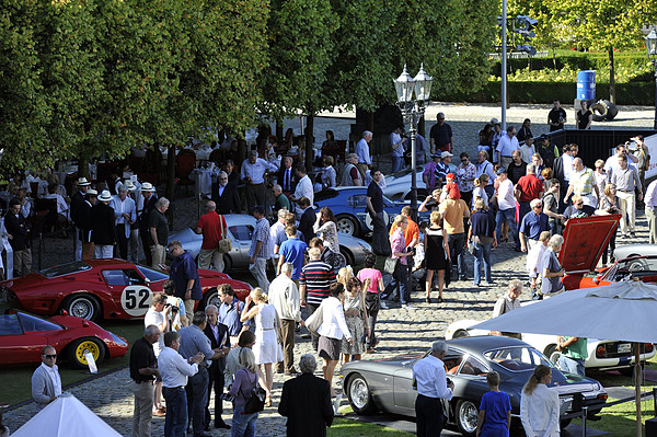 Impressionen vom Concours d'Elegance im Rahmen der Schloss Bensberg Classics 2012 - fachkundiges und interessiertes Publikum
