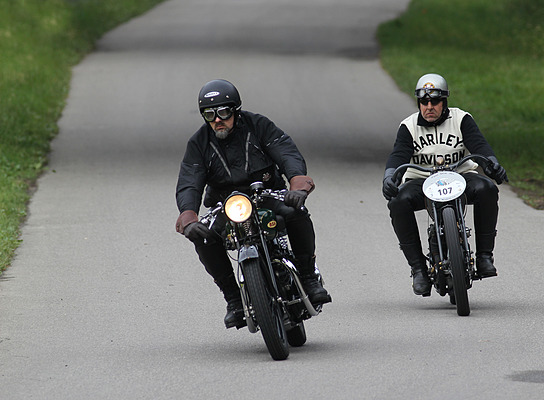 Impressionen vom GP Brugger Schachen 2013 - BSA Blue-Star von 1935 und Harley Davidson D von 1929